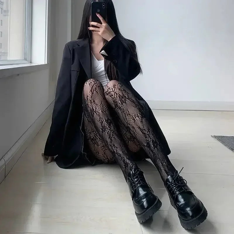 Damen Sexy Schwarz Weiß Lolita Ausgehöhlte Spitze Netzstrümpfe Mit Fuß Japanische Goth Blumen Rattan Heiße Klassische Strumpfhose