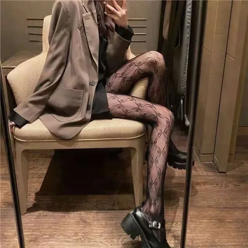Damen Sexy Schwarz Weiß Lolita Ausgehöhlte Spitze Netzstrümpfe Mit Fuß Japanische Goth Blumen Rattan Heiße Klassische Strumpfhose