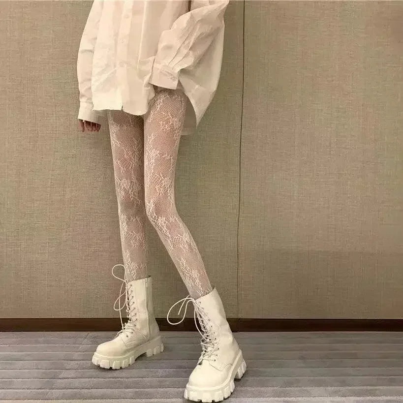 Damen Sexy Schwarz Weiß Lolita Ausgehöhlte Spitze Netzstrümpfe Mit Fuß Japanische Goth Blumen Rattan Heiße Klassische Strumpfhose