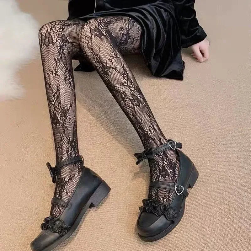 Damen Sexy Schwarz Weiß Lolita Ausgehöhlte Spitze Netzstrümpfe Mit Fuß Japanische Goth Blumen Rattan Heiße Klassische Strumpfhose