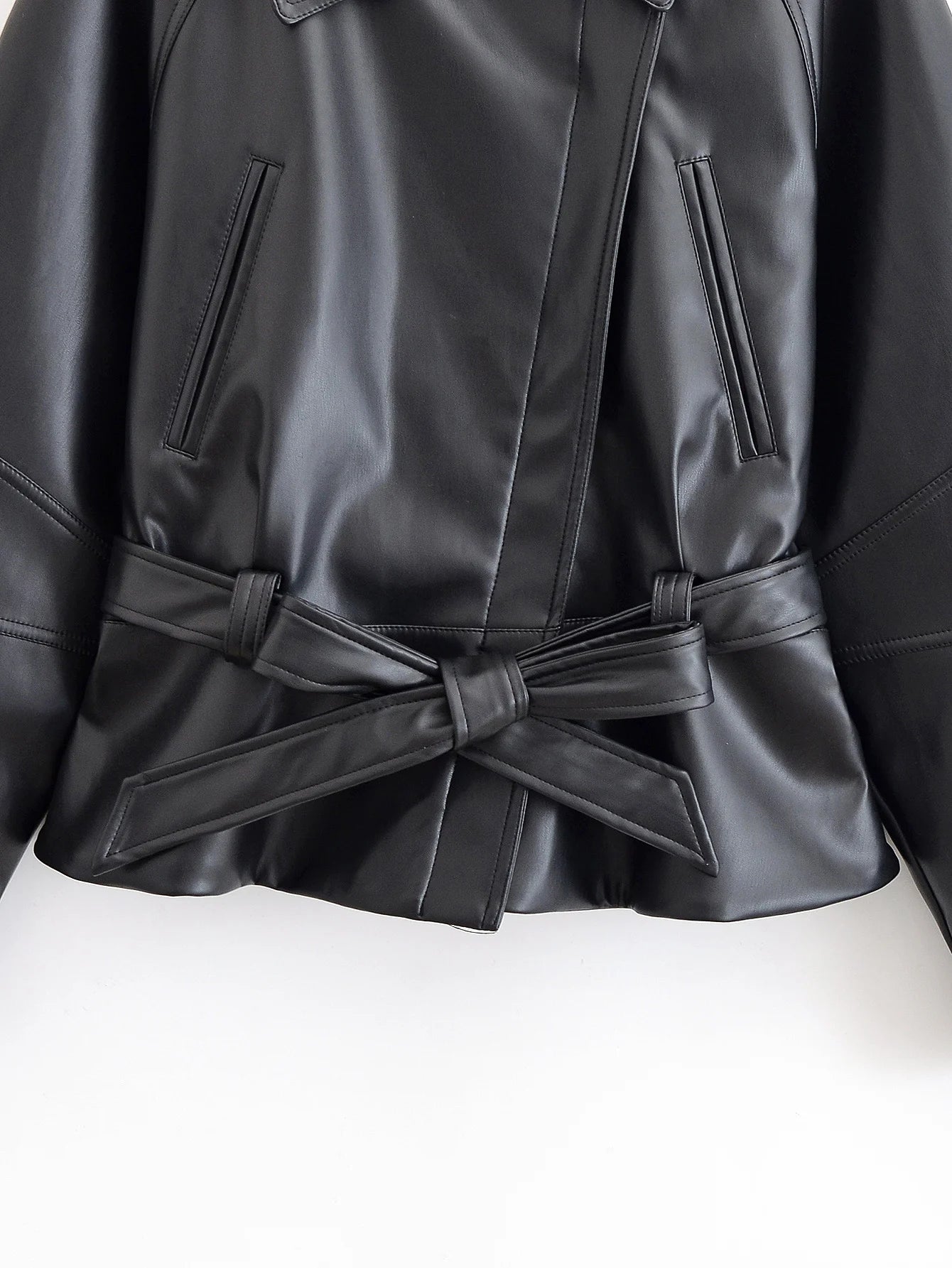 Schwarzer Kunstleder-Trenchcoat, Gürtel, lange Ärmel, Revers, Vintage-Motorradjacke, Oberbekleidung