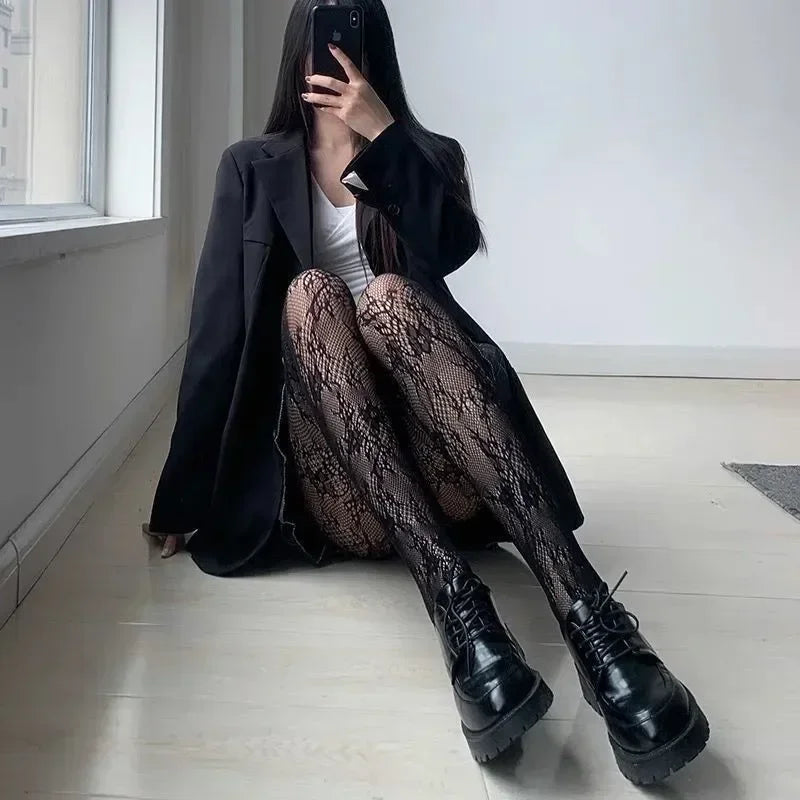 Damen Sexy Schwarz Weiß Lolita Ausgehöhlte Spitze Netzstrümpfe Mit Fuß Japanische Goth Blumen Rattan Heiße Klassische Strumpfhose